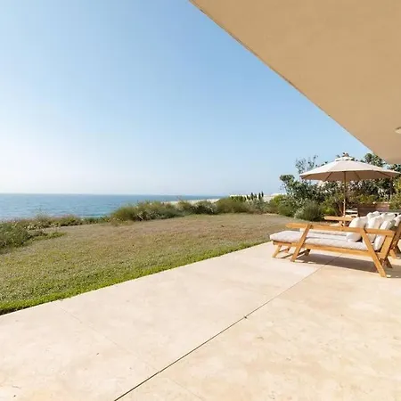 Villa Pierino's Cliff Colares
